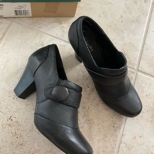 Clarks Bendable Leather Shoes 7
